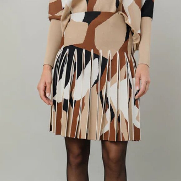 Apparalel Infinity Skirt in Abstract Print - Picture 1 of 1